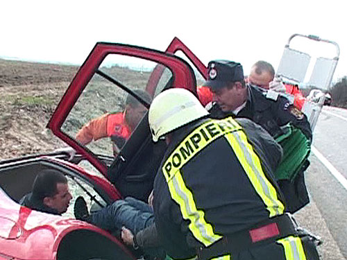 Foto: Descarcerare accident Satulung